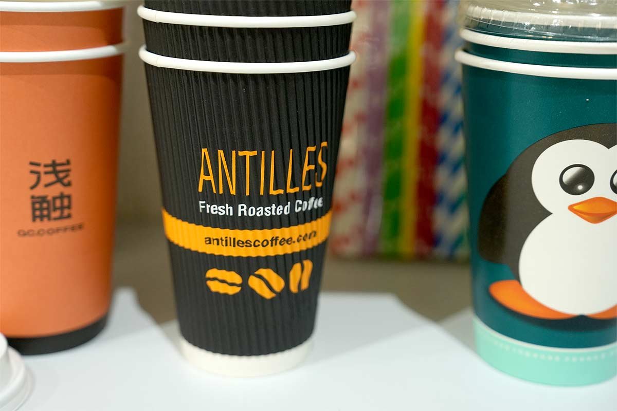 black ripple wall branded coffee cup