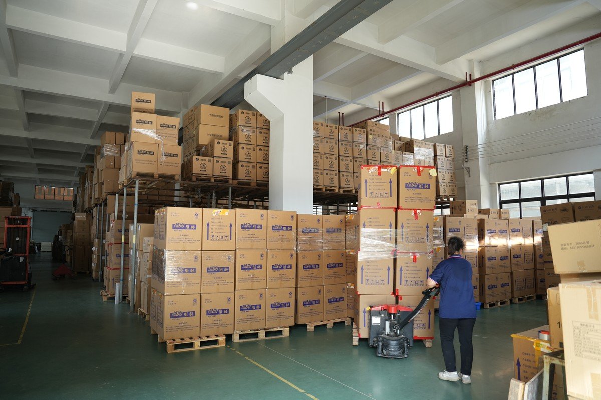 palletized cartons handling